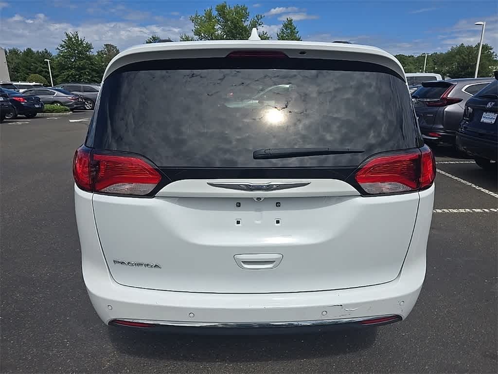 Thumbnail: 2017 Chrysler Pacifica - 5