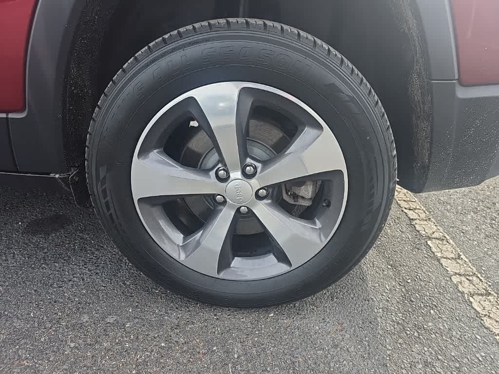 Thumbnail: 2019 Jeep Cherokee - 7