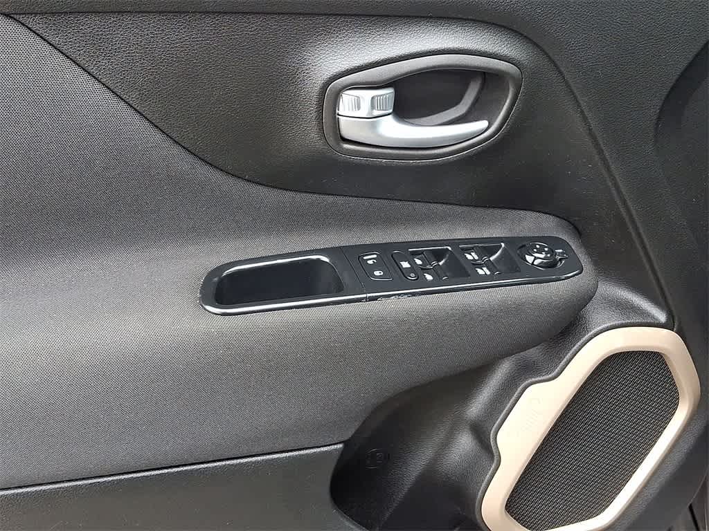 Thumbnail: 2016 Jeep Renegade - 10