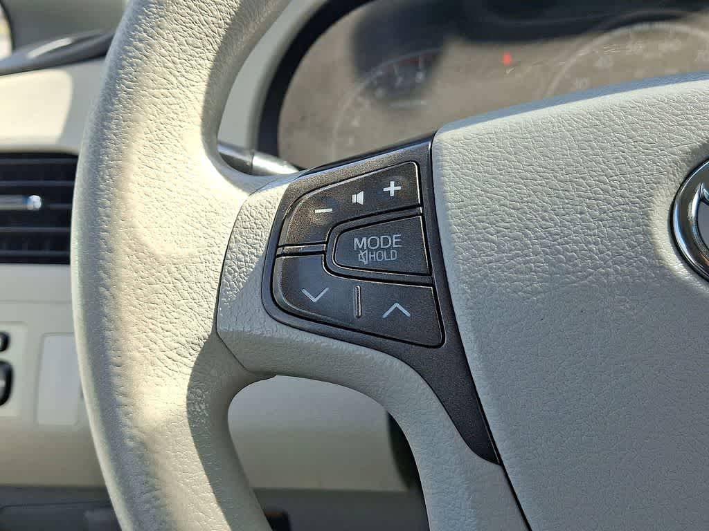 Thumbnail: 2011 Toyota Sienna - 17