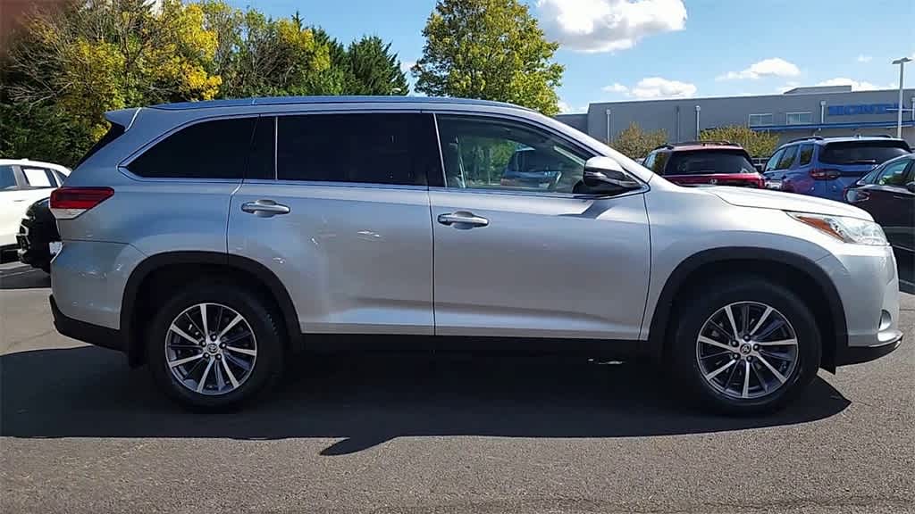 Thumbnail: 2019 Toyota Highlander - 9
