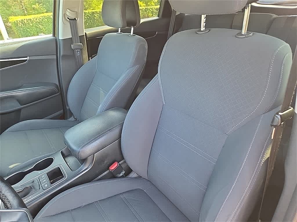 Thumbnail: 2016 Kia Sorento - 11