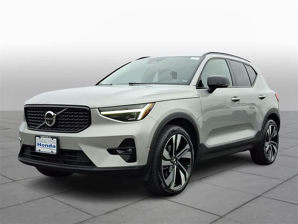Thumbnail: 2023 Volvo XC40 - 1