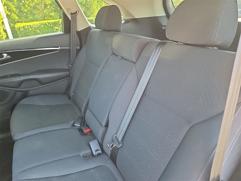 Thumbnail: 2016 Kia Sorento - 12