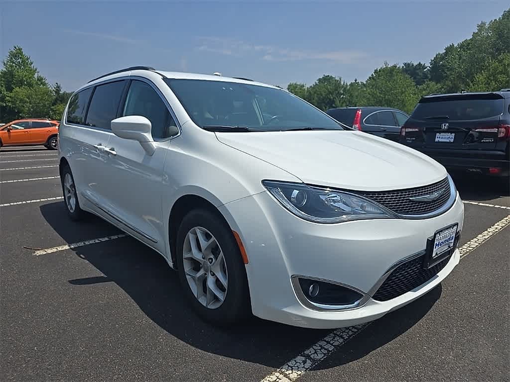 Thumbnail: 2017 Chrysler Pacifica - 3