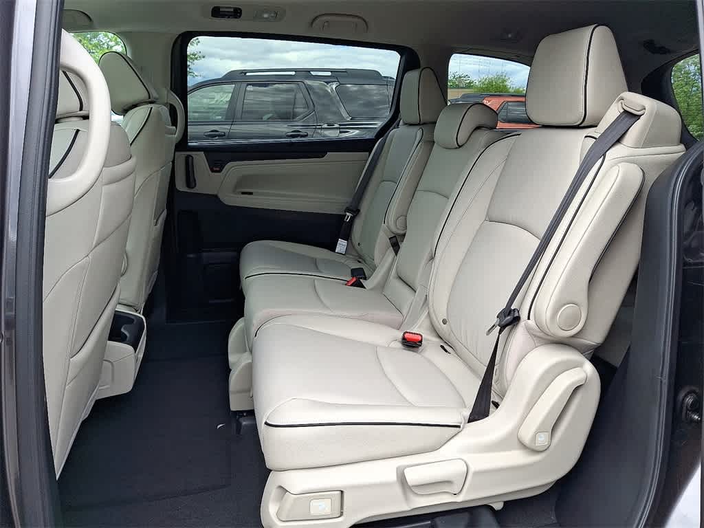 2025 Honda Odyssey Touring 10