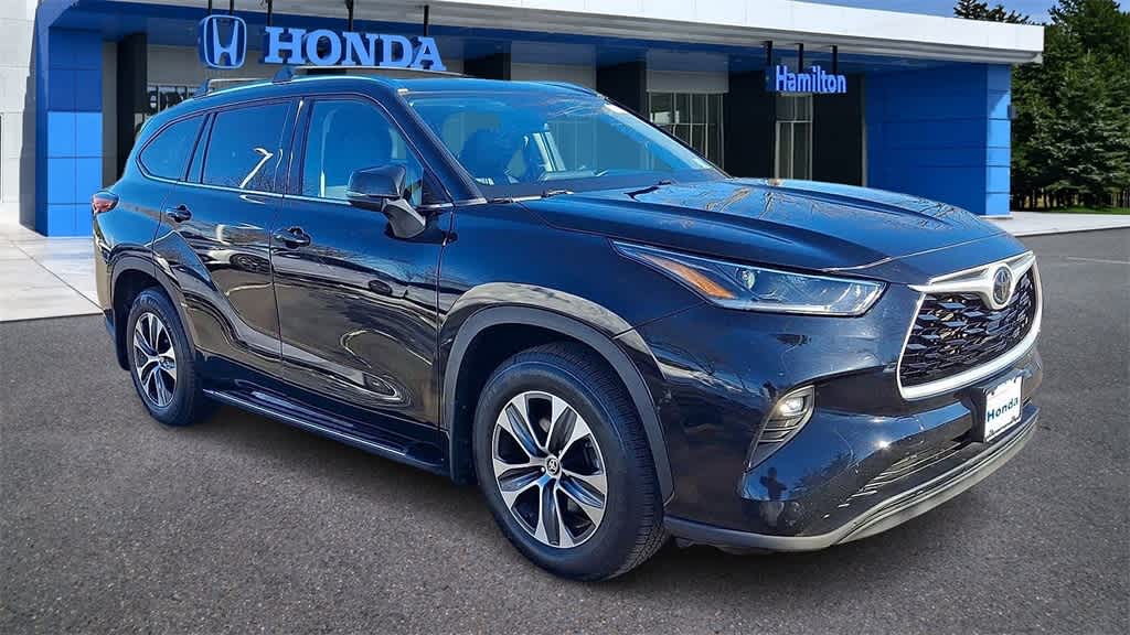 Thumbnail: 2021 Toyota Highlander - 2