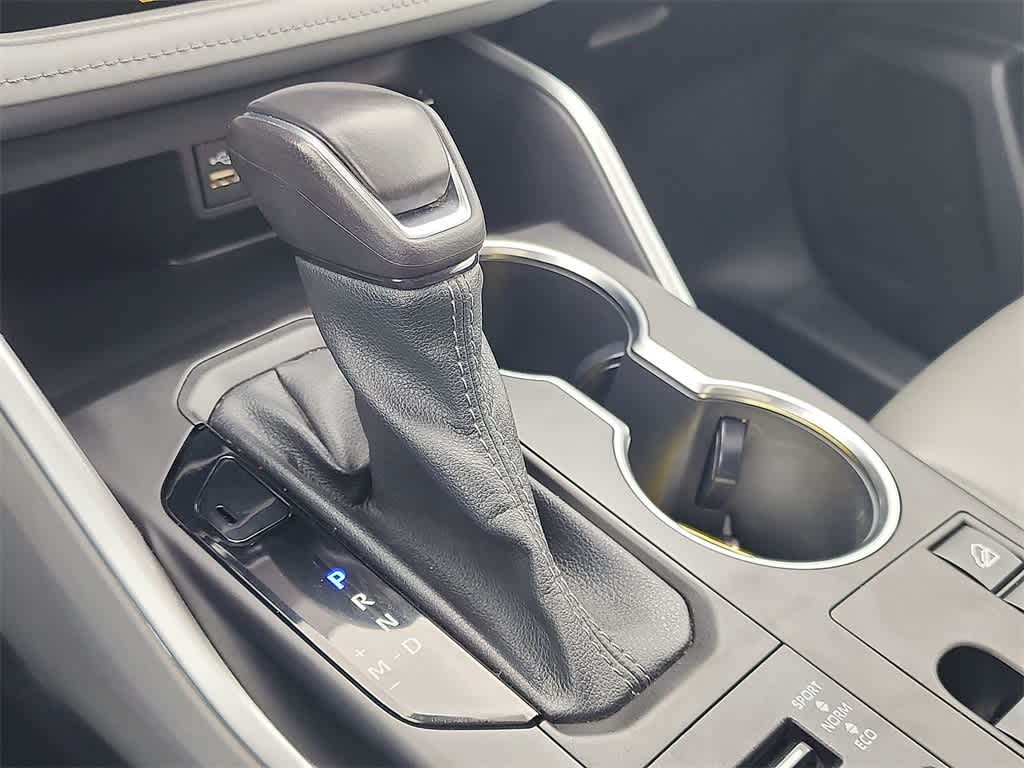 Thumbnail: 2023 Toyota Highlander - 18