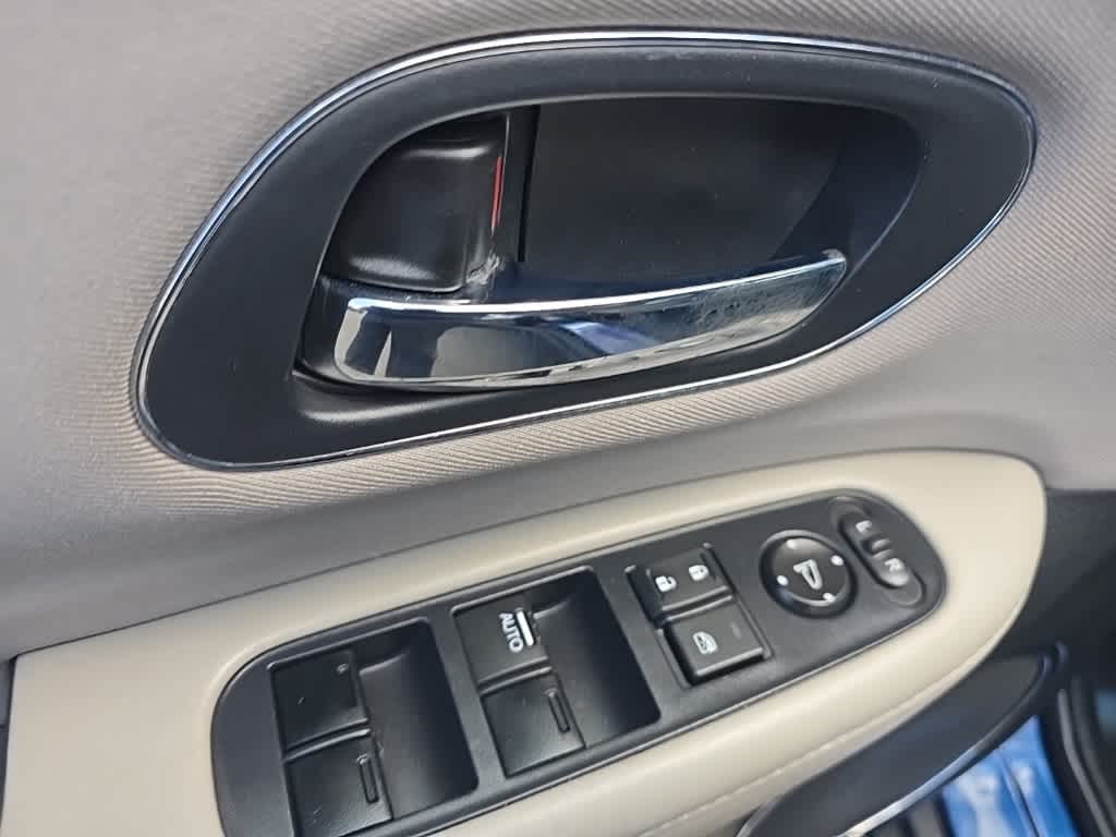 Thumbnail: 2016 Honda HR-V - 16