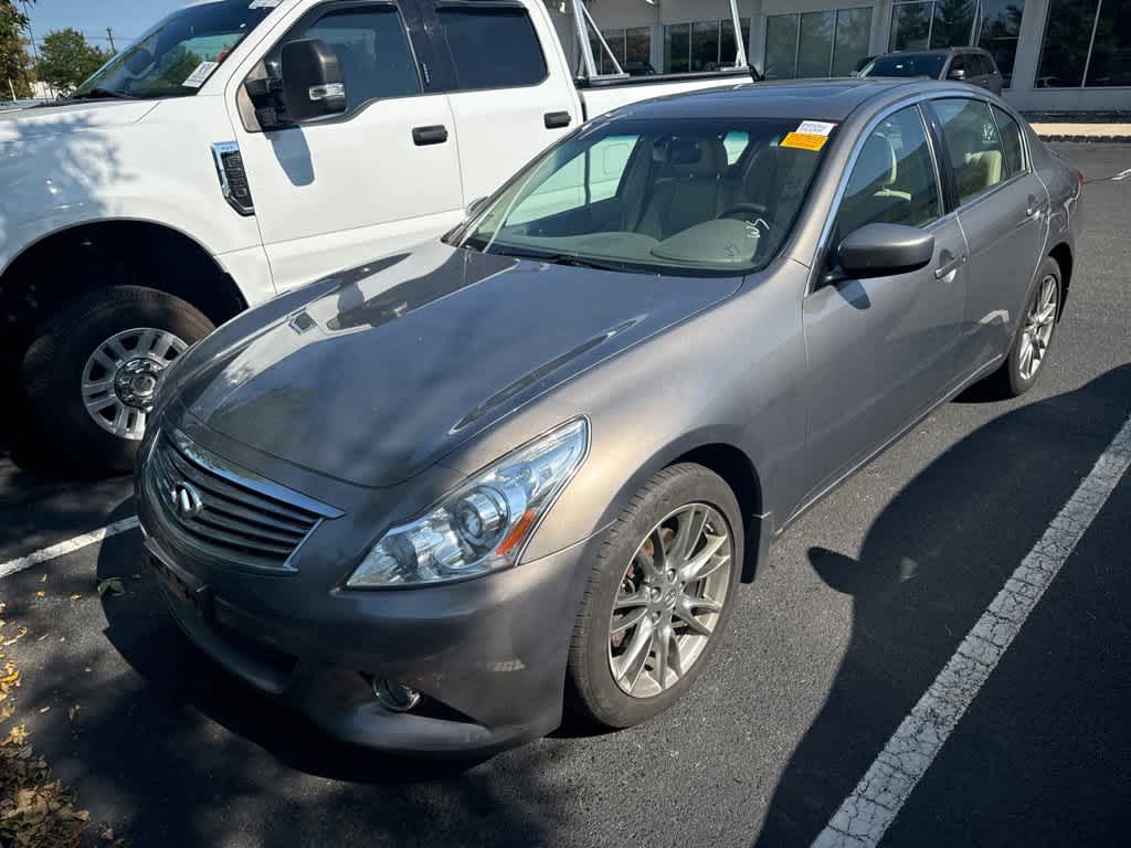 2011 INFINITI G37 X Hero Image