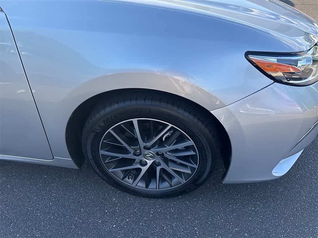 Thumbnail: 2016 Lexus ES - 4