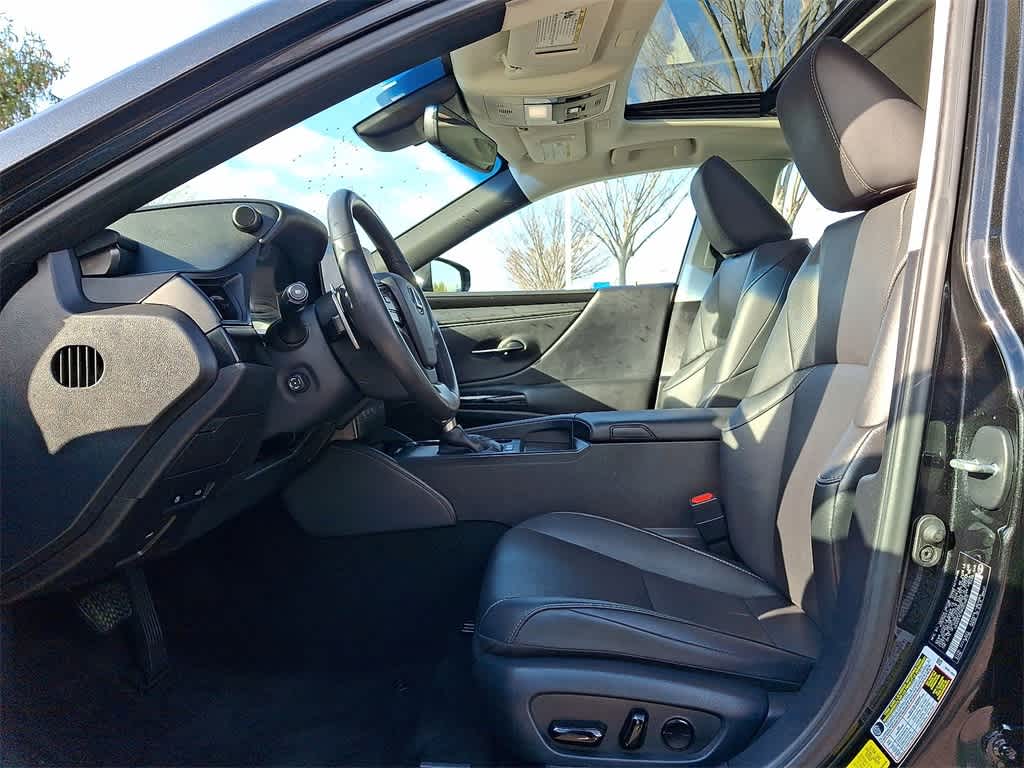 Thumbnail: 2023 Lexus ES - 11