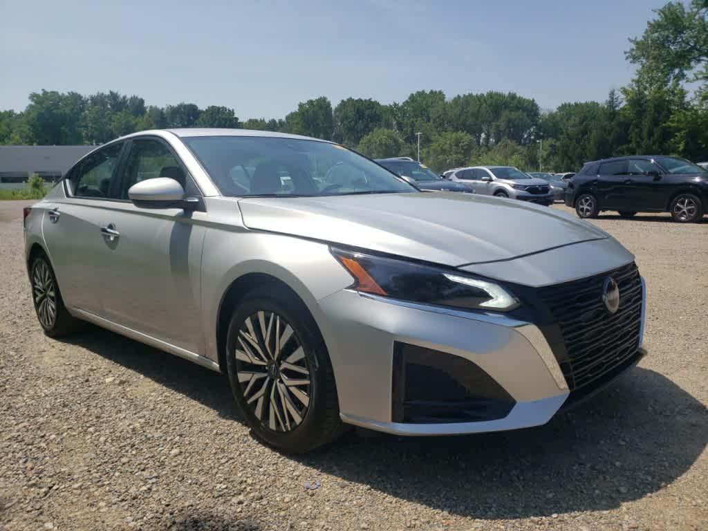 Thumbnail: 2023 Nissan Altima - 3