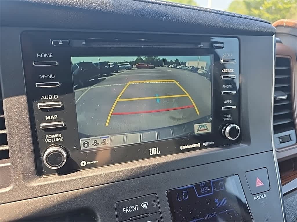 Thumbnail: 2018 Toyota Sienna - 12