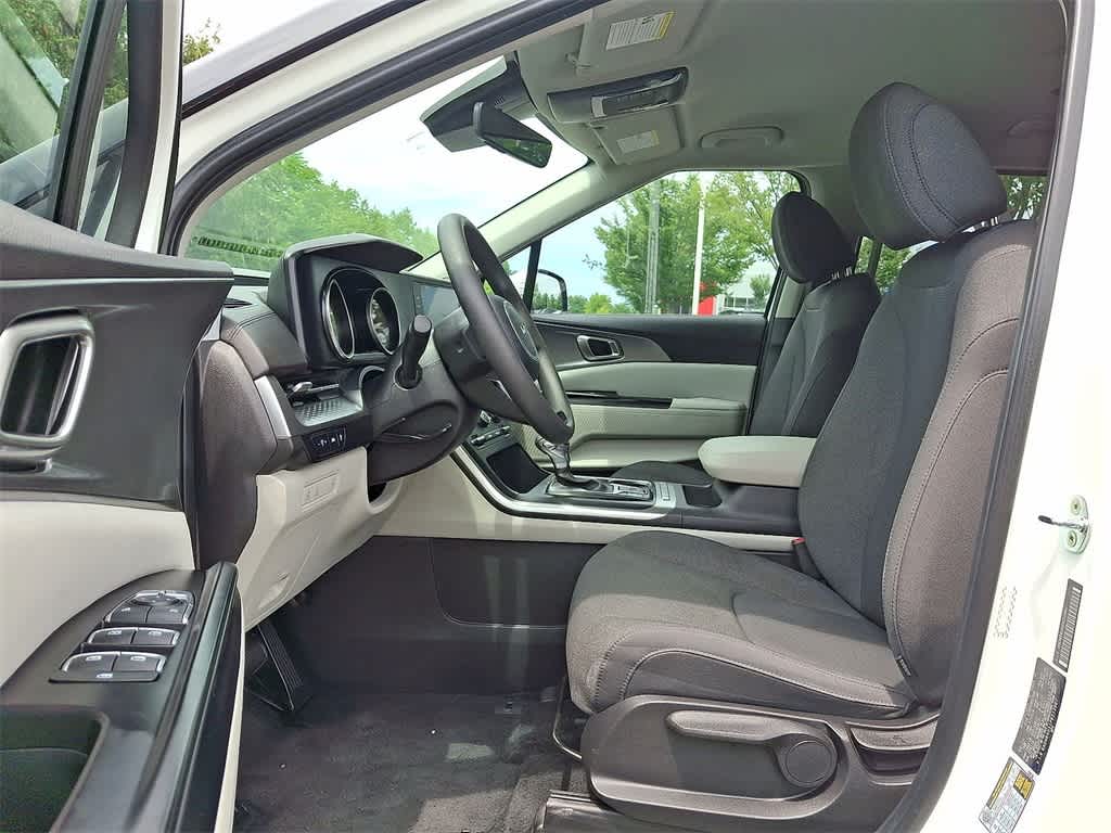 Thumbnail: 2023 Kia Carnival - 11
