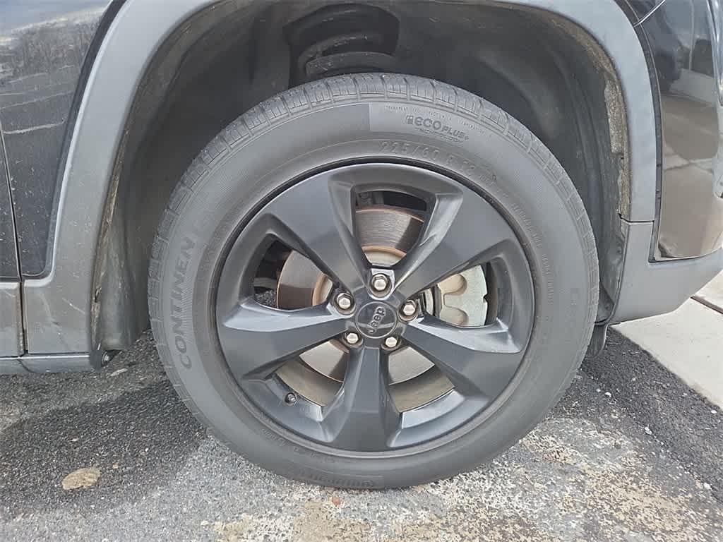 Thumbnail: 2019 Jeep Cherokee - 11