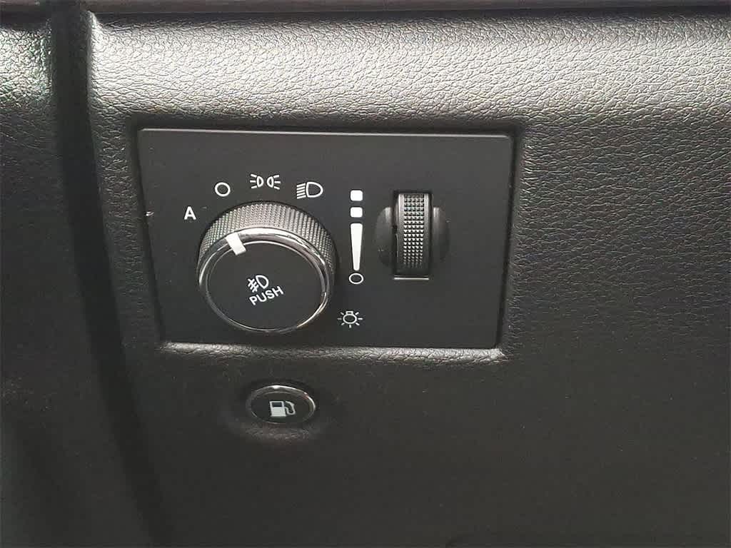 Thumbnail: 2015 Jeep Grand Cherokee - 15