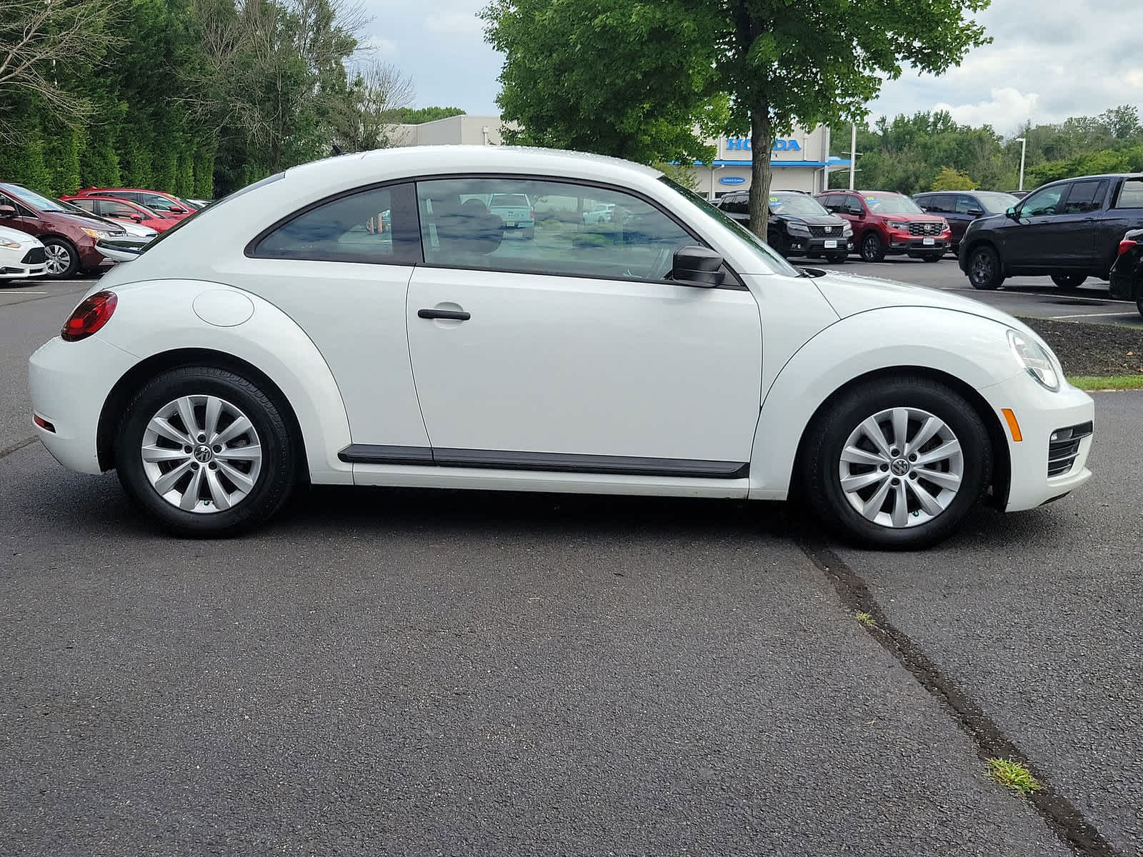 2017 Volkswagen Beetle S 26