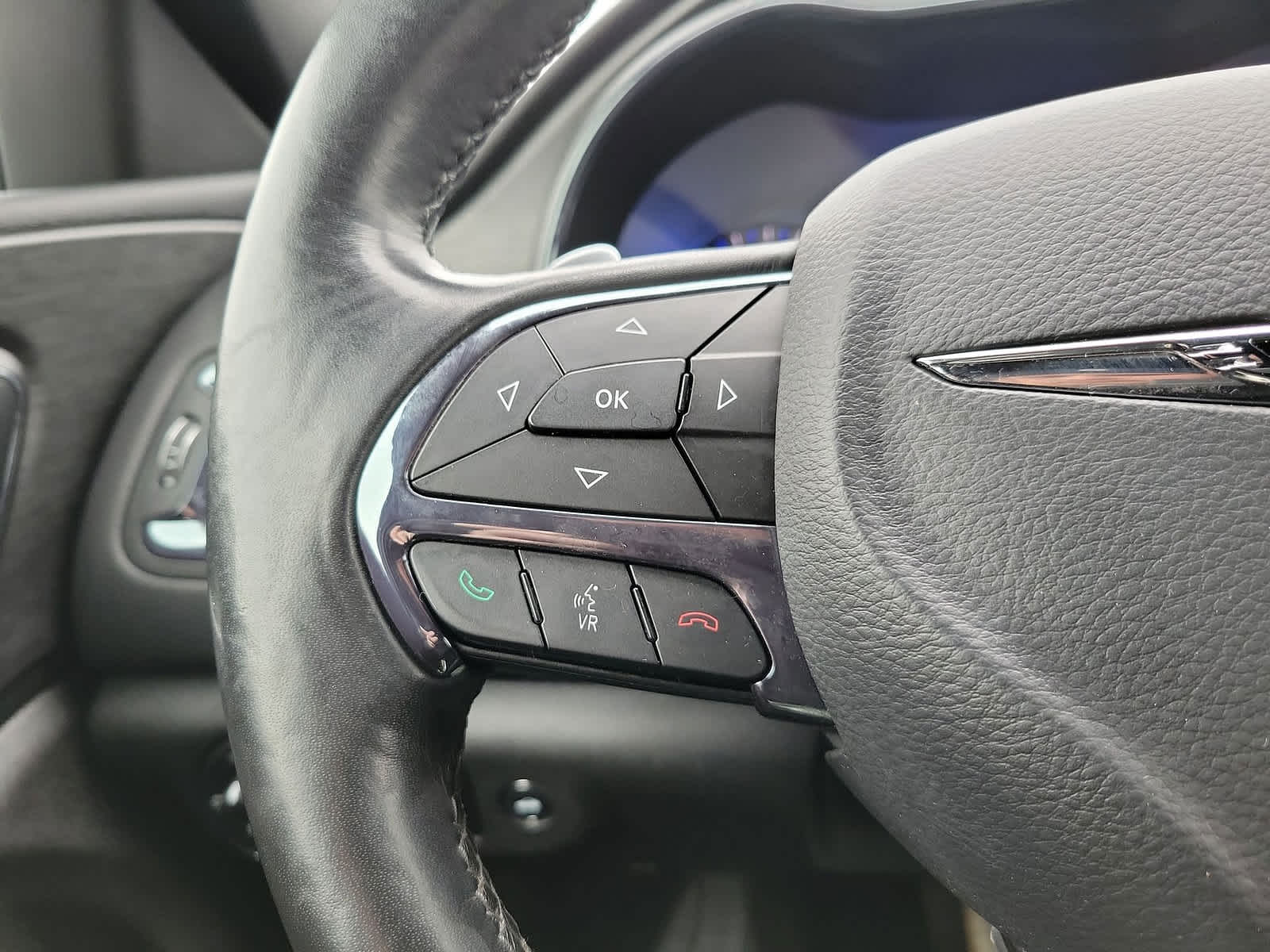 2016 Chrysler 200 S 16