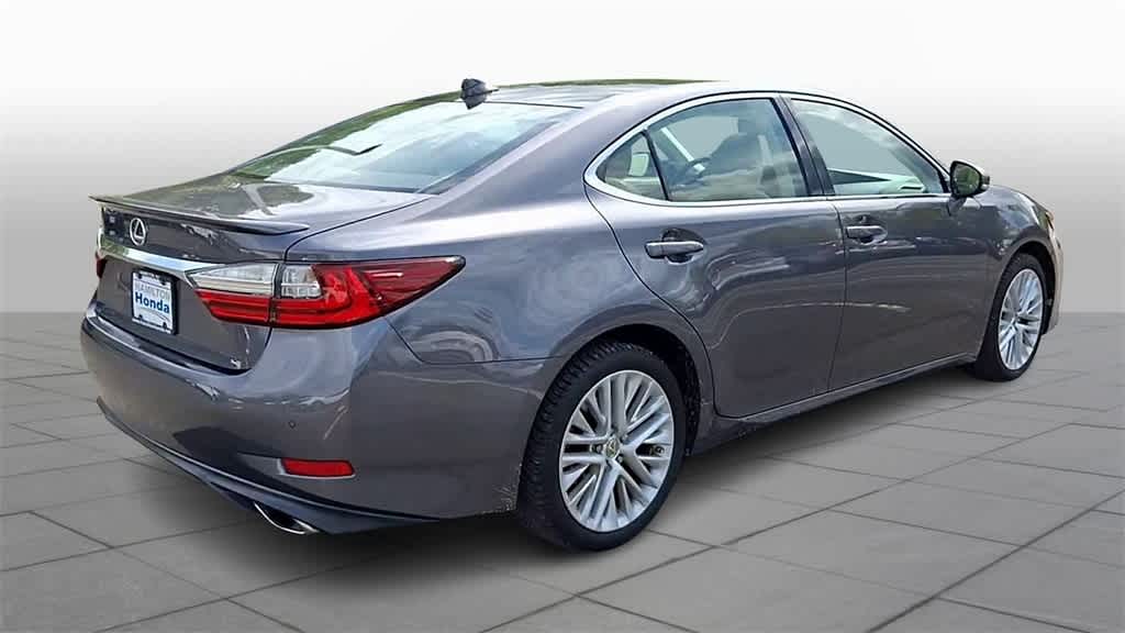 Thumbnail: 2016 Lexus ES - 8