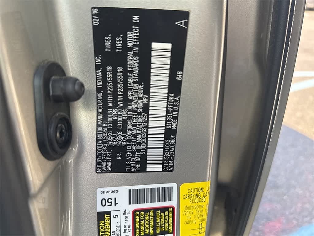 Thumbnail: 2016 Toyota Sienna - 7