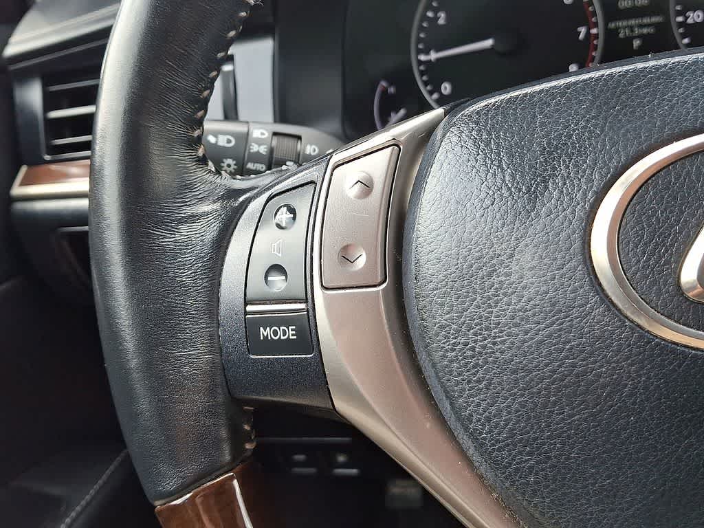 Thumbnail: 2014 Lexus ES - 17