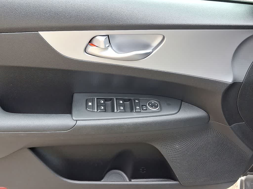 Thumbnail: 2023 Kia Forte - 10