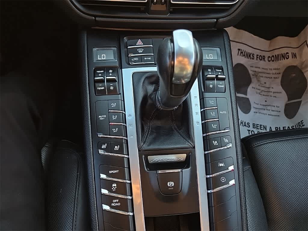 Thumbnail: 2020 Porsche Macan - 19