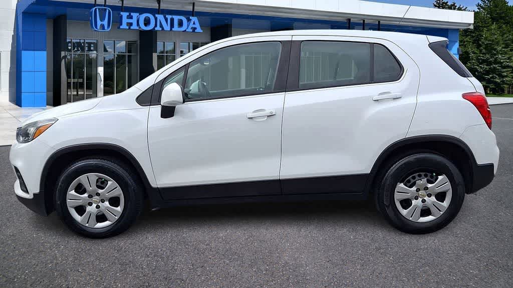 Thumbnail: 2017 Chevrolet Trax - 5