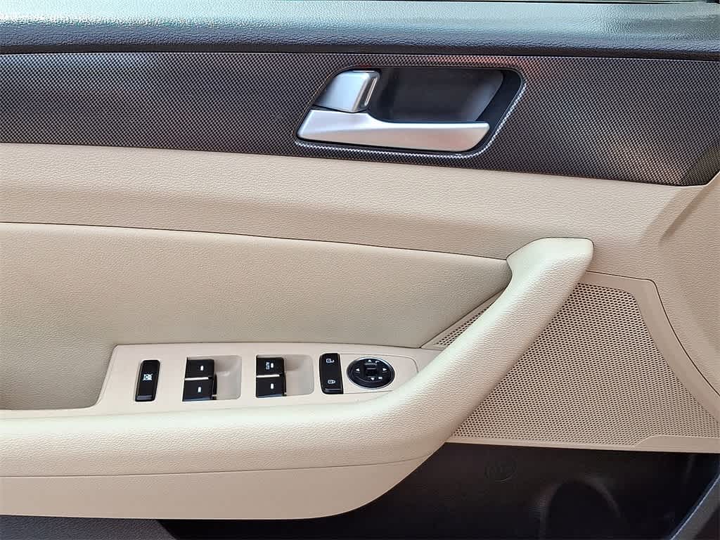 Thumbnail: 2015 Hyundai Sonata - 10