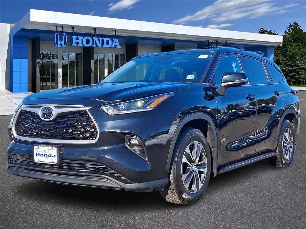 Thumbnail: 2021 Toyota Highlander - 1
