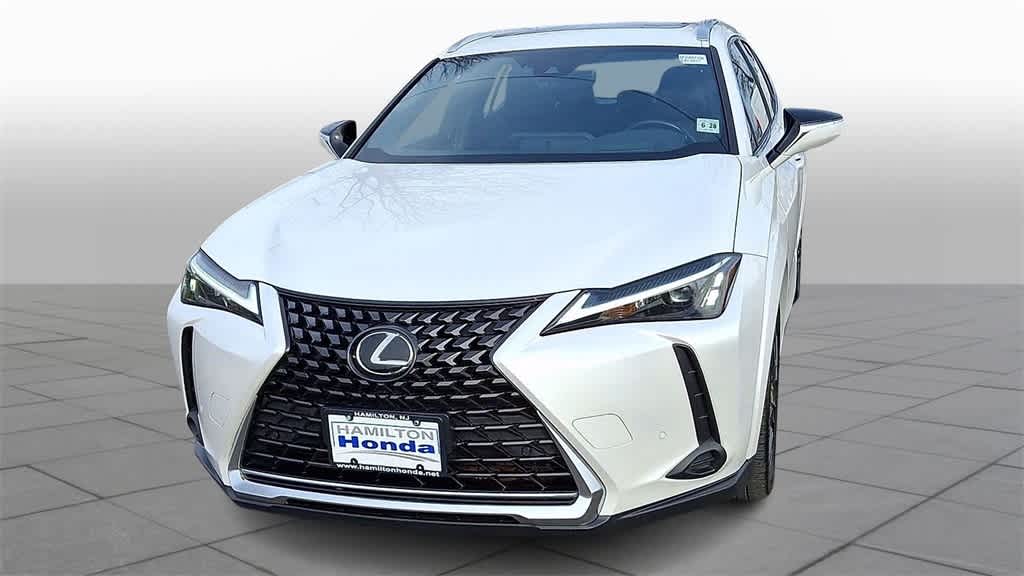 Thumbnail: 2023 Lexus UX - 3