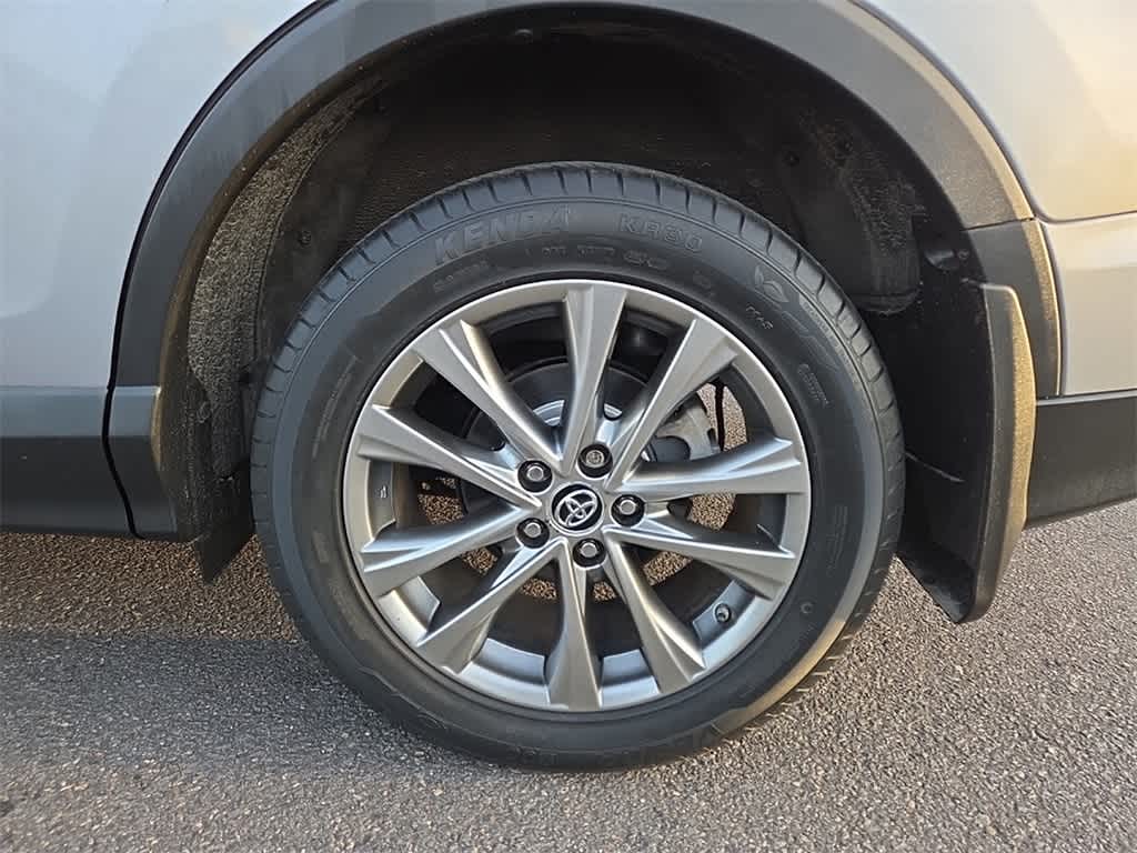 Thumbnail: 2016 Toyota RAV4 - 9