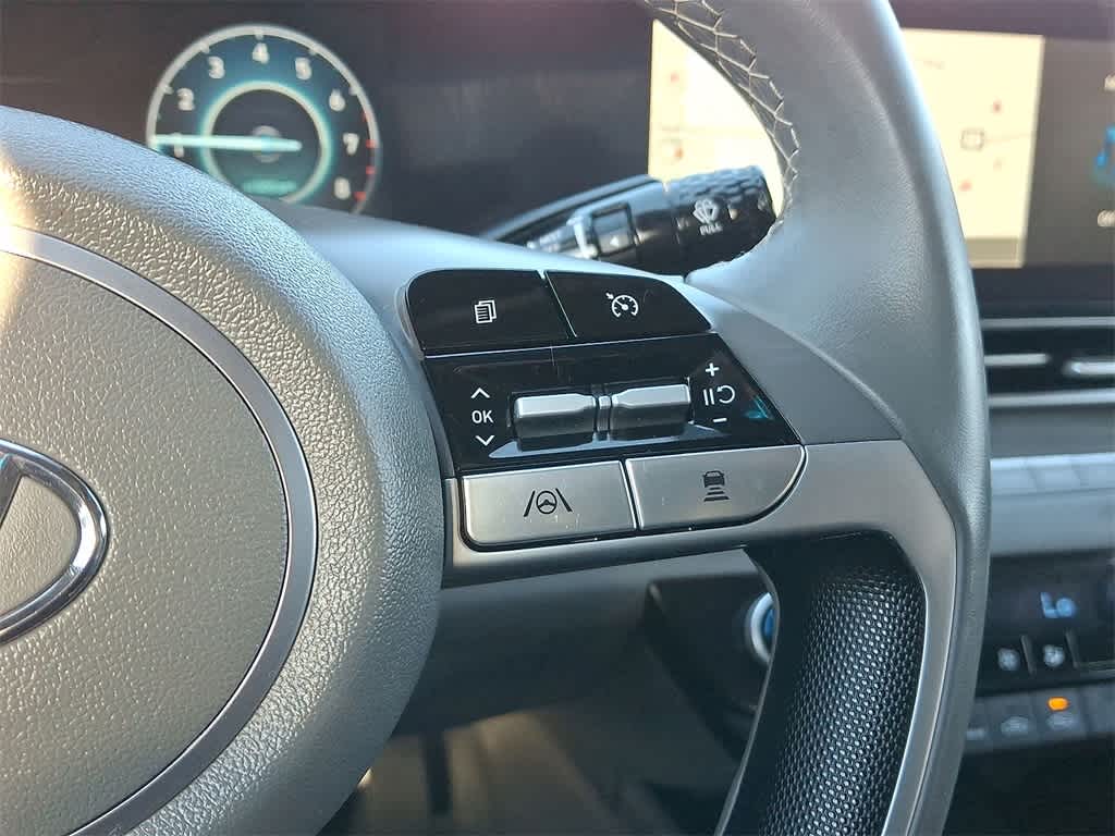 Thumbnail: 2023 Hyundai Elantra - 18