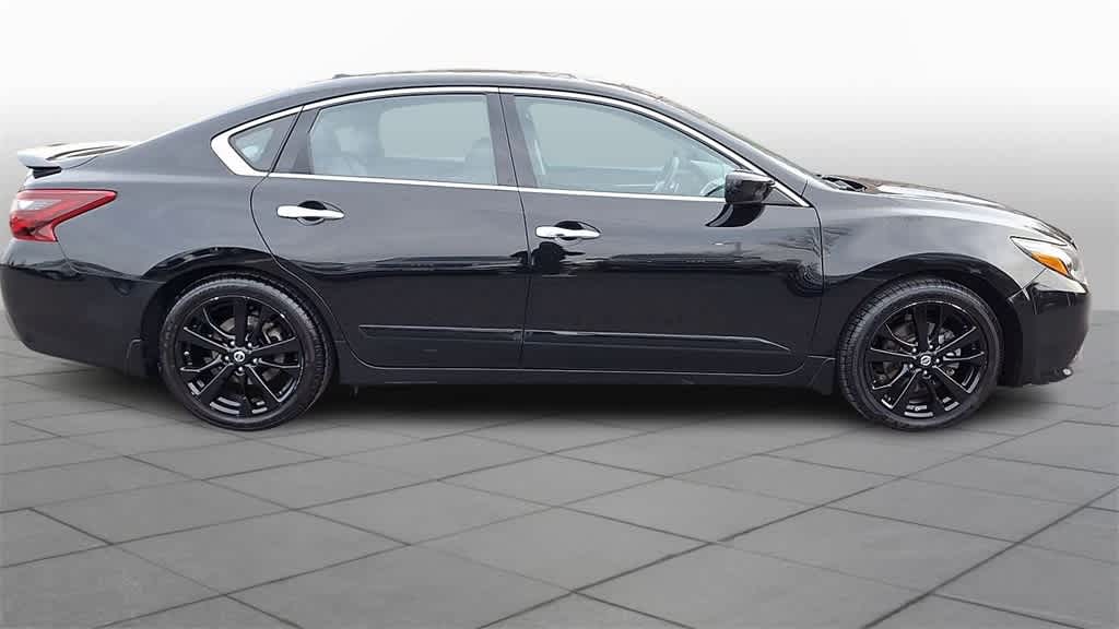 Thumbnail: 2018 Nissan Altima - 9