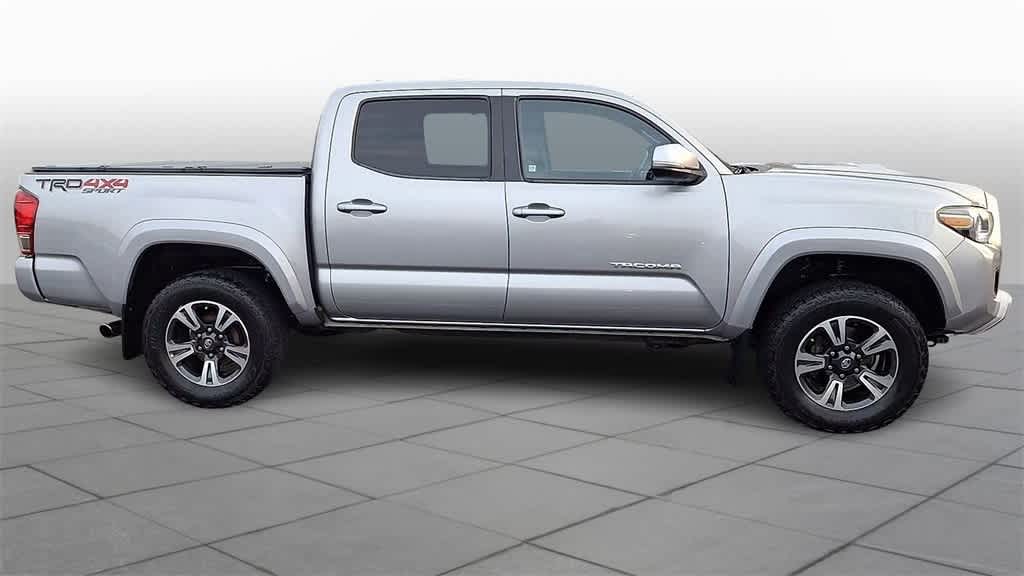 Thumbnail: 2017 Toyota Tacoma - 9