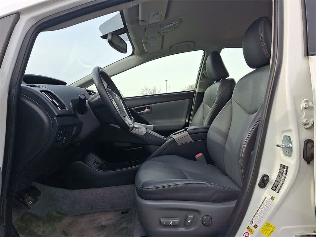 Thumbnail: 2015 Toyota Prius - 11