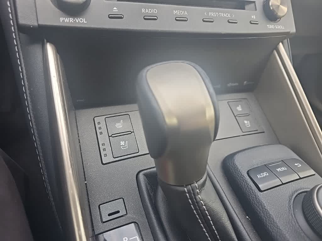 2016 Lexus IS 300 18