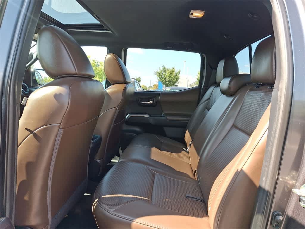 Thumbnail: 2019 Toyota Tacoma - 20