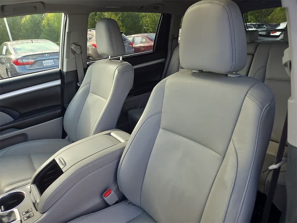 Thumbnail: 2019 Toyota Highlander - 13
