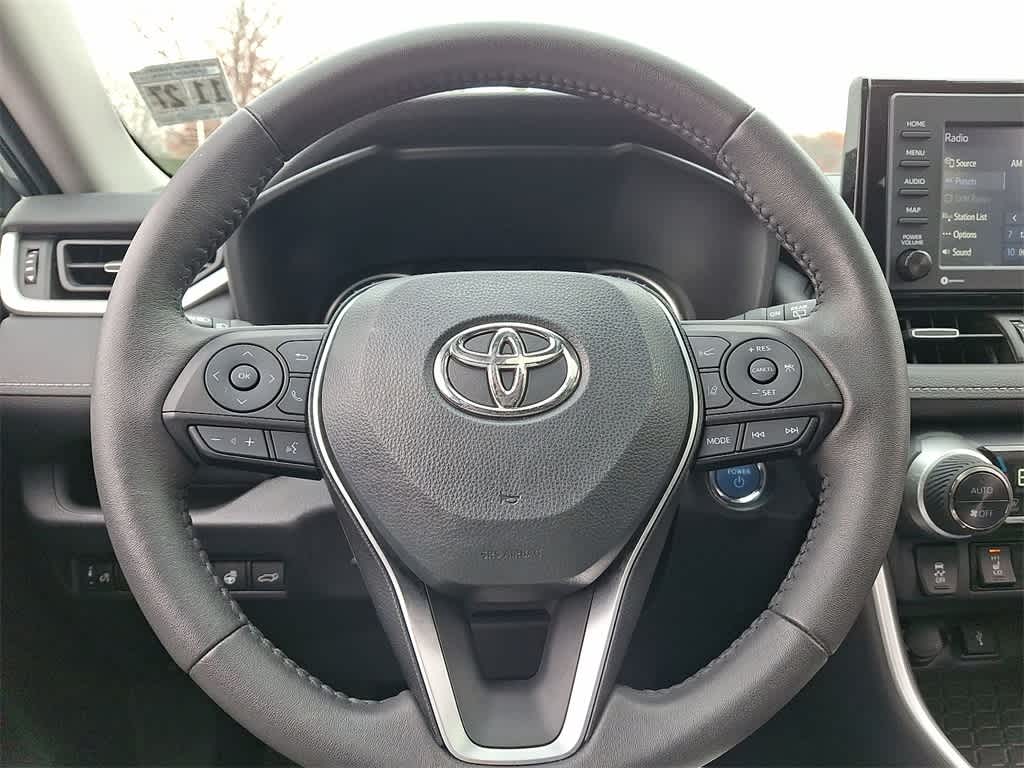 Thumbnail: 2022 Toyota RAV4 - 16