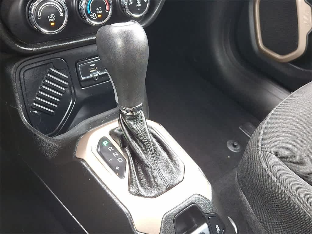 Thumbnail: 2016 Jeep Renegade - 12