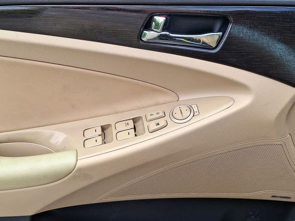 Thumbnail: 2013 Hyundai Sonata - 9