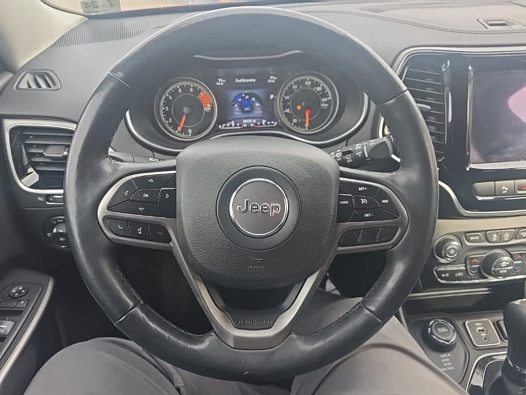 Thumbnail: 2019 Jeep Cherokee - 17