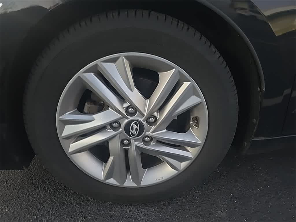 Thumbnail: 2019 Hyundai Elantra - 9