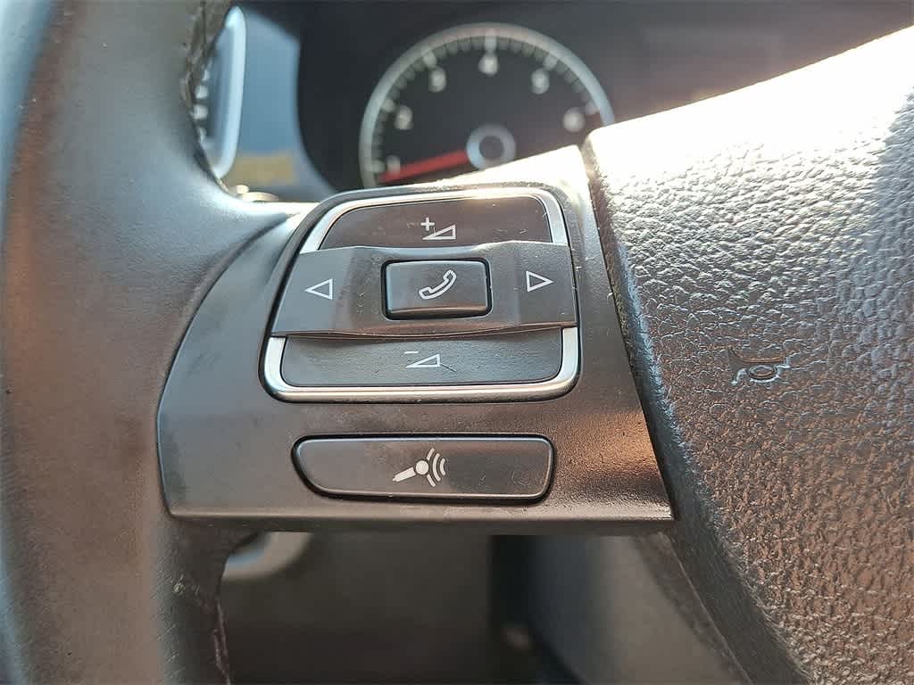 Thumbnail: 2014 Volkswagen Jetta - 16