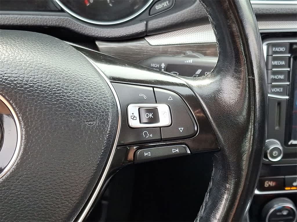 Thumbnail: 2018 Volkswagen Passat - 17