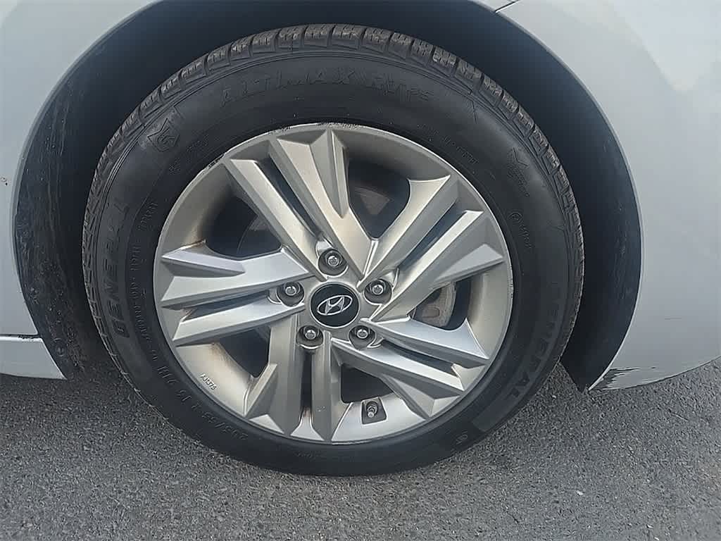 Thumbnail: 2020 Hyundai Elantra - 9
