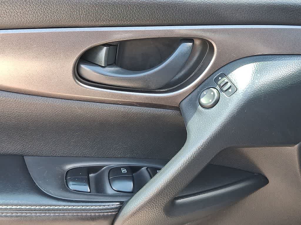 Thumbnail: 2021 Nissan Rogue Sport - 10