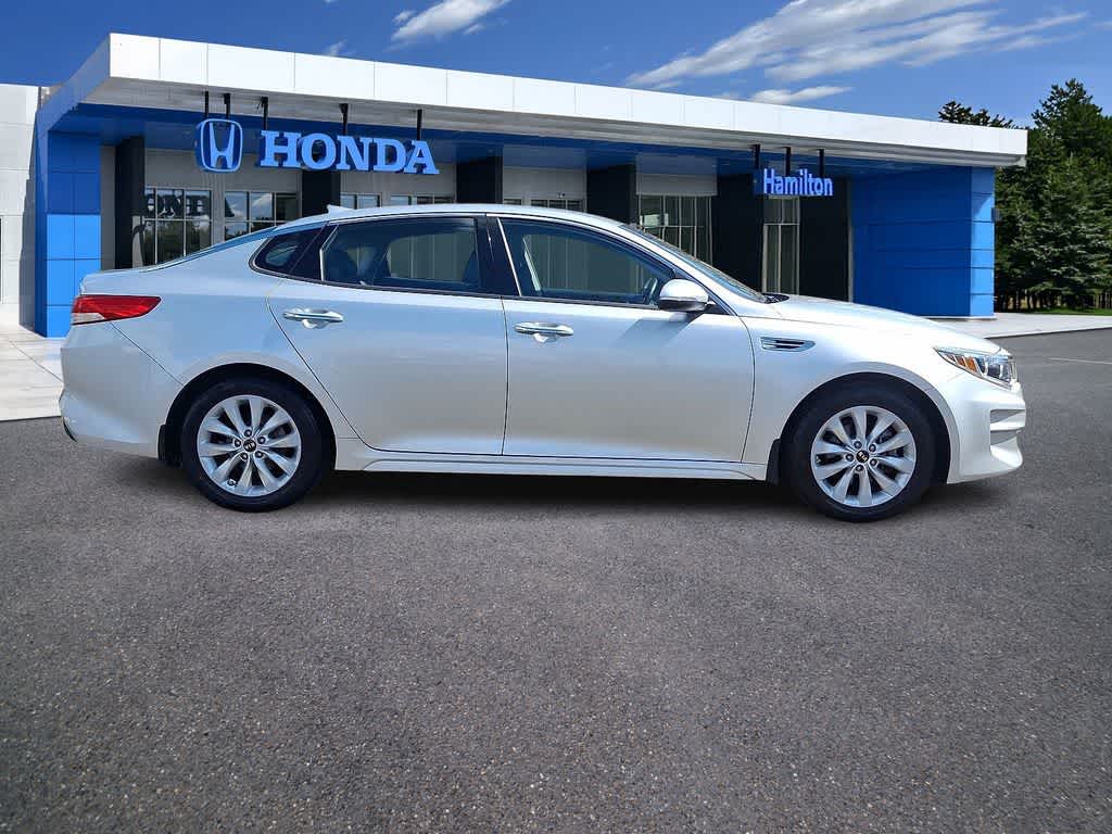 Thumbnail: 2016 Kia Optima - 23